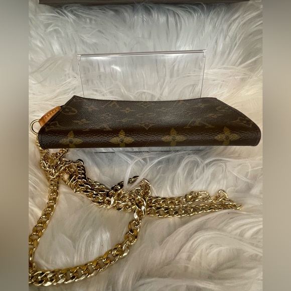 Vintage Louis Vuitton Monogram Pouch 15 - Picture 8 of 14